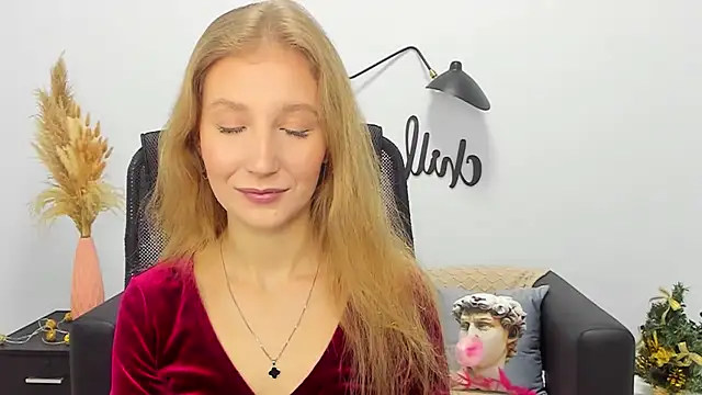 Snapshot of LolaWilsons chatting on January 6, 10:13 am LolaWilsons online show from January 6, 10:13 am