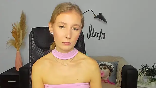 Snapshot of LolaWilsons chatting on January 15, 10:06 am LolaWilsons online show from January 15, 10:06 am