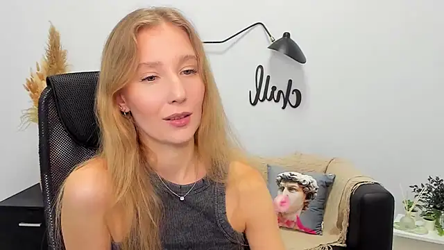 Snapshot of LolaWilsons chatting on January 30, 9:25 am LolaWilsons online show from January 30, 9:25 am