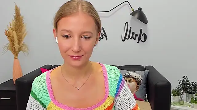 Snapshot of LolaWilsons chatting on November 3, 11:11 am LolaWilsons online show from November 3, 11:11 am