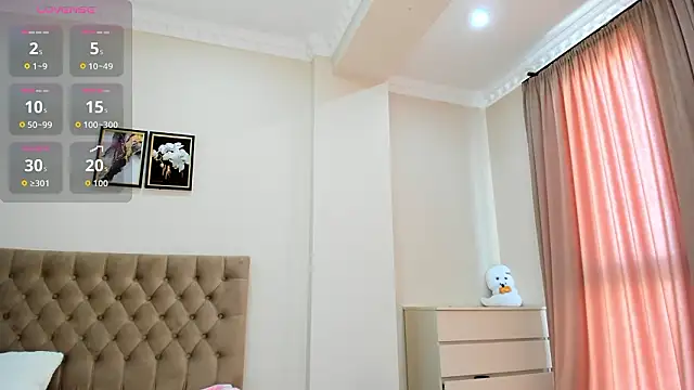 Snapshot of shine_chanel chatting on March 21, 8:19 am shine chanel online show from March 21, 8:19 am