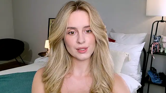 RozzitaBedberry online show from October 12, 1:21 pm