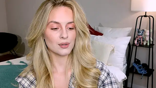 RozzitaBedberry online show from October 19, 1:45 pm