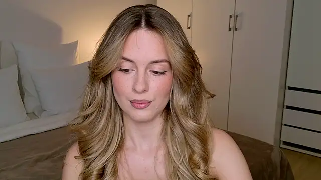 Snapshot of RozzitaBedberry chatting on January 18, 1:04 pm RozzitaBedberry online show from January 18, 1:04 pm