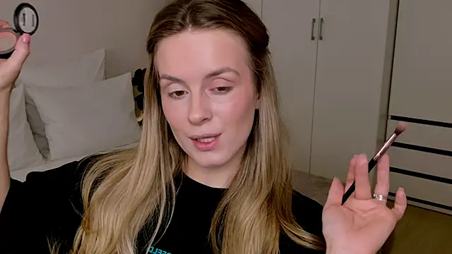 Snapshot of RozzitaBedberry chatting on February 2, 5:00 pm RozzitaBedberry online show from February 2, 5:00 pm