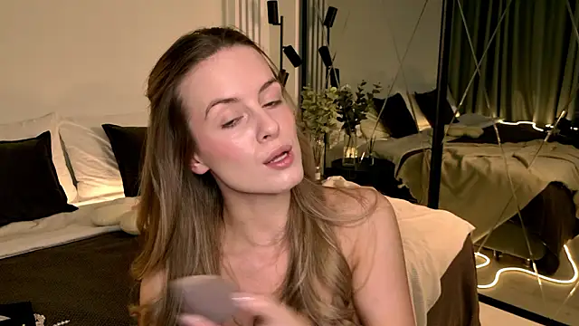 Snapshot of RozzitaBedberry chatting on March 20, 1:05 pm RozzitaBedberry online show from March 20, 1:05 pm