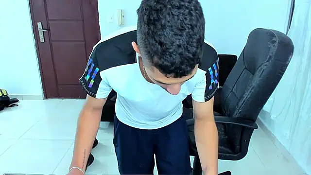 Snapshot of Chandler_ken chatting on February 17, 1:02 am Chandler ken online show from February 17, 1:02 am