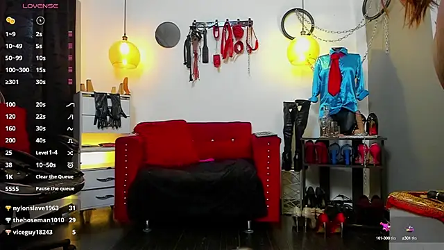 LiaTaylorr online show from March 12, 7:06 pm