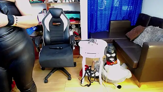 LiaTaylorr online show from September 23, 12:41 pm