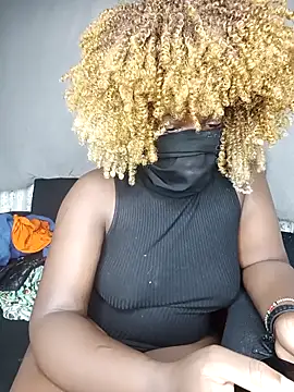 Snapshot of smileyboobs1 chatting on November 11, 1:38 am smileyboobs1 online show from November 11, 1:38 am