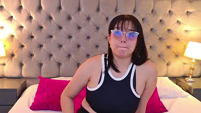 SamantaG online show from March 17, 1:36 pm