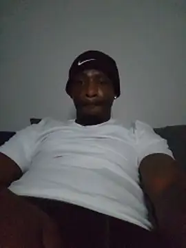 Snapshot of 007Giovani chatting on May 16, 7:27 am 007Giovani online show from May 16, 7:27 am