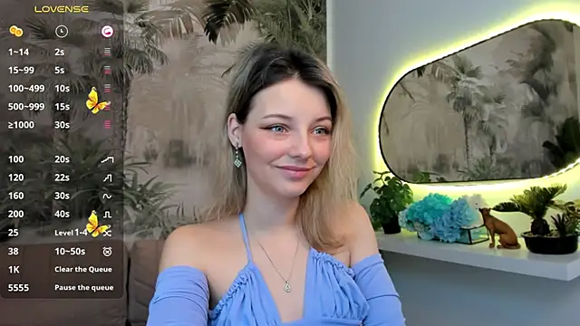 Snapshot of pretty_little_thing chatting on January 13, 11:49 pm pretty little thing online show from January 13, 11:49 pm