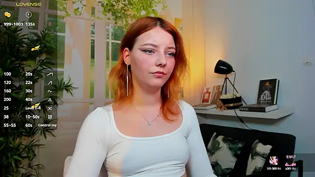 Snapshot of pretty_little_thing chatting on October 16, 3:02 pm pretty little thing online show from October 16, 3:02 pm