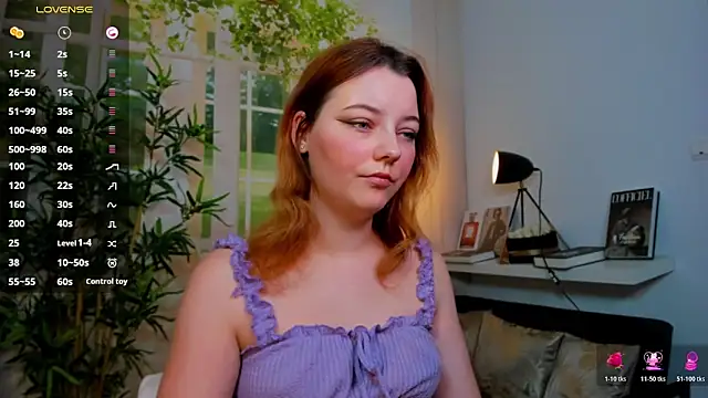 pretty little thing online show from November 25, 4:40 pm