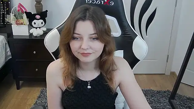 Snapshot of pretty_little_thing chatting on May 13, 5:32 pm pretty little thing online show from May 13, 5:32 pm