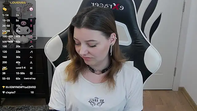 Snapshot of pretty_little_thing chatting on May 31, 6:31 pm pretty little thing online show from May 31, 6:31 pm