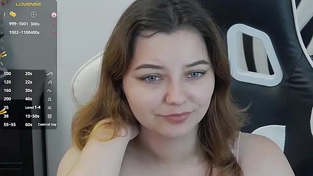 Snapshot of pretty_little_thing chatting on June 16, 5:48 pm pretty little thing online show from June 16, 5:48 pm