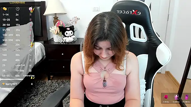 Snapshot of pretty_little_thing chatting on June 22, 4:48 pm pretty little thing online show from June 22, 4:48 pm