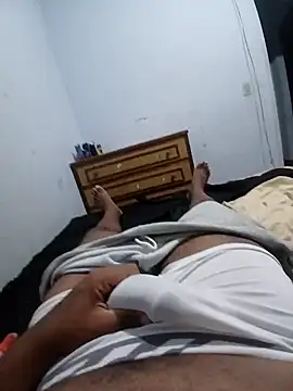 Snapshot of morenogts69 chatting on February 16, 4:09 am morenogts69 online show from February 16, 4:09 am