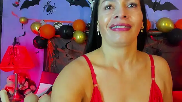 Snapshot of MaduraLuciana chatting on October 18, 10:49 am MaduraLuciana online show from October 18, 10:49 am