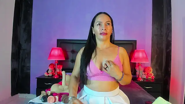 Snapshot of MaduraLuciana chatting on November 15, 10:34 am MaduraLuciana online show from November 15, 10:34 am