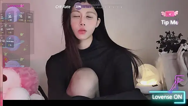 Snapshot of O0_0Q chatting on December 13, 5:00 pm O0 0Q online show from December 13, 5:00 pm