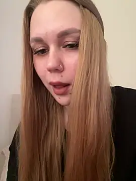 Snapshot of Marylallka5 chatting on June 25, 5:23 am Marylallka5 online show from June 25, 5:23 am