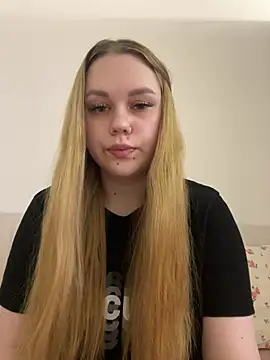 Snapshot of Marylallka5 chatting on June 30, 8:10 pm Marylallka5 online show from June 30, 8:10 pm