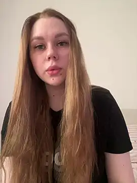 Snapshot of Marylallka5 chatting on July 8, 7:02 am Marylallka5 online show from July 8, 7:02 am