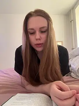 Snapshot of Marylallka5 chatting on July 25, 5:38 am Marylallka5 online show from July 25, 5:38 am