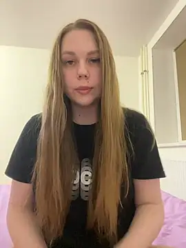 Snapshot of Marylallka5 chatting on August 8, 11:18 pm Marylallka5 online show from August 8, 11:18 pm