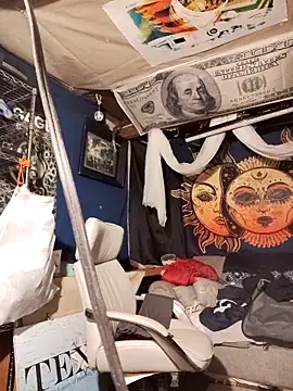 Snapshot of Gillygilly76 chatting on March 22, 12:35 pm Gillygilly76 online show from March 22, 12:35 pm