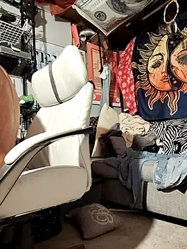 Snapshot of Gillygilly76 chatting on October 16, 1:28 am Gillygilly76 online show from October 16, 1:28 am