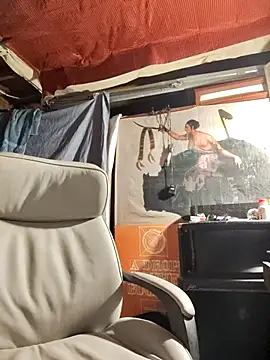 Snapshot of Gillygilly76 chatting on October 30, 4:36 am Gillygilly76 online show from October 30, 4:36 am