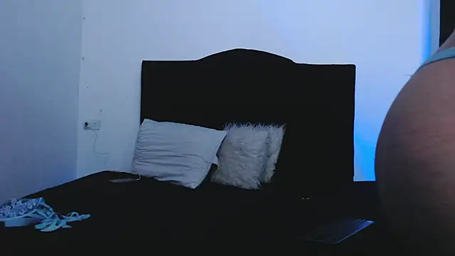 Snapshot of Jennifer_Louisee chatting on February 13, 7:13 am Jennifer Louisee online show from February 13, 7:13 am