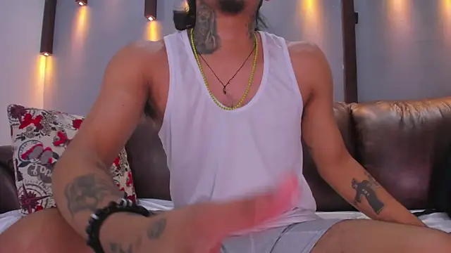 Snapshot of _cannabitch chatting on December 19, 1:18 pm cannabitch online show from December 19, 1:18 pm