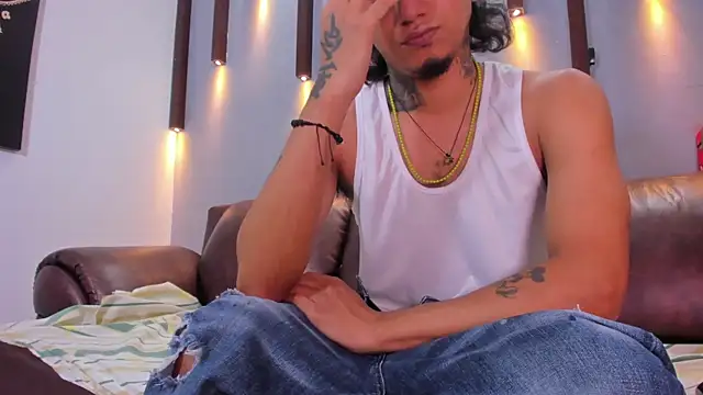 Snapshot of _cannabitch chatting on December 20, 1:22 pm cannabitch online show from December 20, 1:22 pm