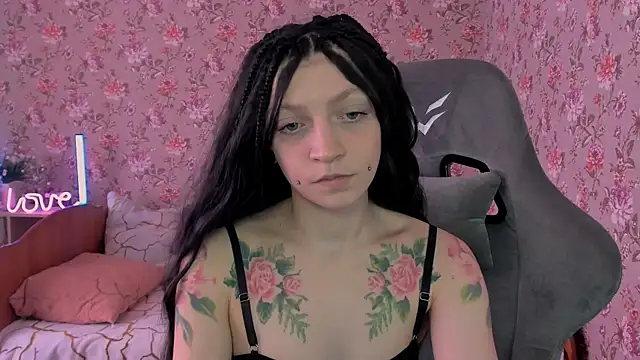 Snapshot of Lolly_Haze chatting on February 24, 5:27 am Lolly Haze online show from February 24, 5:27 am