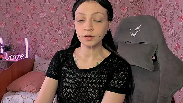 Snapshot of Lolly_Haze chatting on March 8, 8:29 am Lolly Haze online show from March 8, 8:29 am