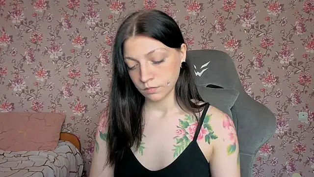Snapshot of Lolly_Haze chatting on May 12, 3:58 am Lolly Haze online show from May 12, 3:58 am