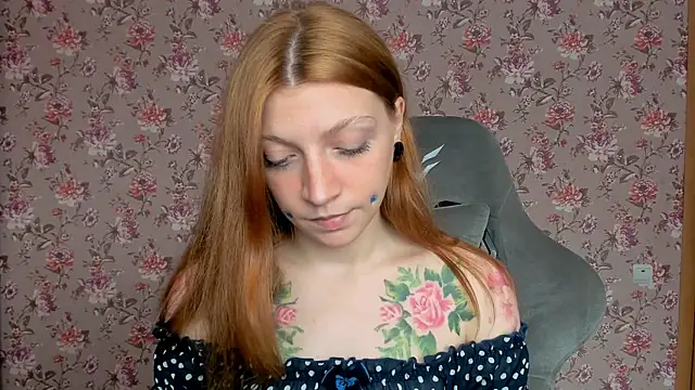 Snapshot of Lolly_Haze chatting on June 13, 4:10 am Lolly Haze online show from June 13, 4:10 am