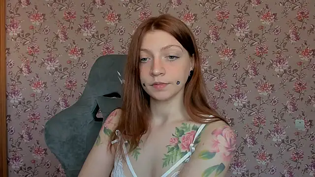 Snapshot of Lolly_Haze chatting on June 19, 4:17 am Lolly Haze online show from June 19, 4:17 am