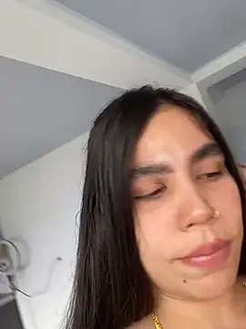 Cuteandhornyy online show from March 15, 9:32 pm