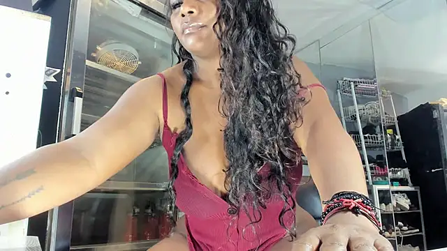 Snapshot of MAREIA_25 chatting on February 25, 2:11 pm MAREIA 25 online show from February 25, 2:11 pm