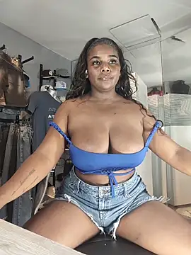 Snapshot of MAREIA_25 chatting on December 5, 6:48 pm MAREIA 25 online show from December 5, 6:48 pm