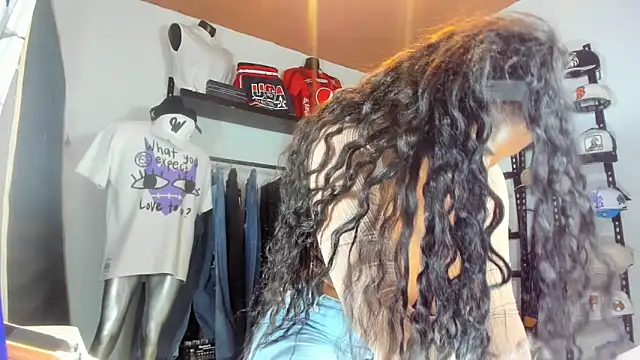 Snapshot of MAREIA_25 chatting on March 21, 4:10 pm MAREIA 25 online show from March 21, 4:10 pm