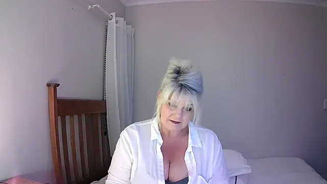 Snapshot of Miahotmilf chatting on January 25, 7:49 pm Miahotmilf online show from January 25, 7:49 pm