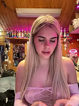 Snapshot of delicioussdixie chatting on March 13, 12:50 am delicioussdixie online show from March 13, 12:50 am