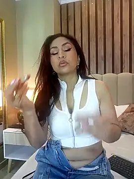 Snapshot of MonicaMoret chatting on February 28, 12:09 pm MonicaMoret online show from February 28, 12:09 pm